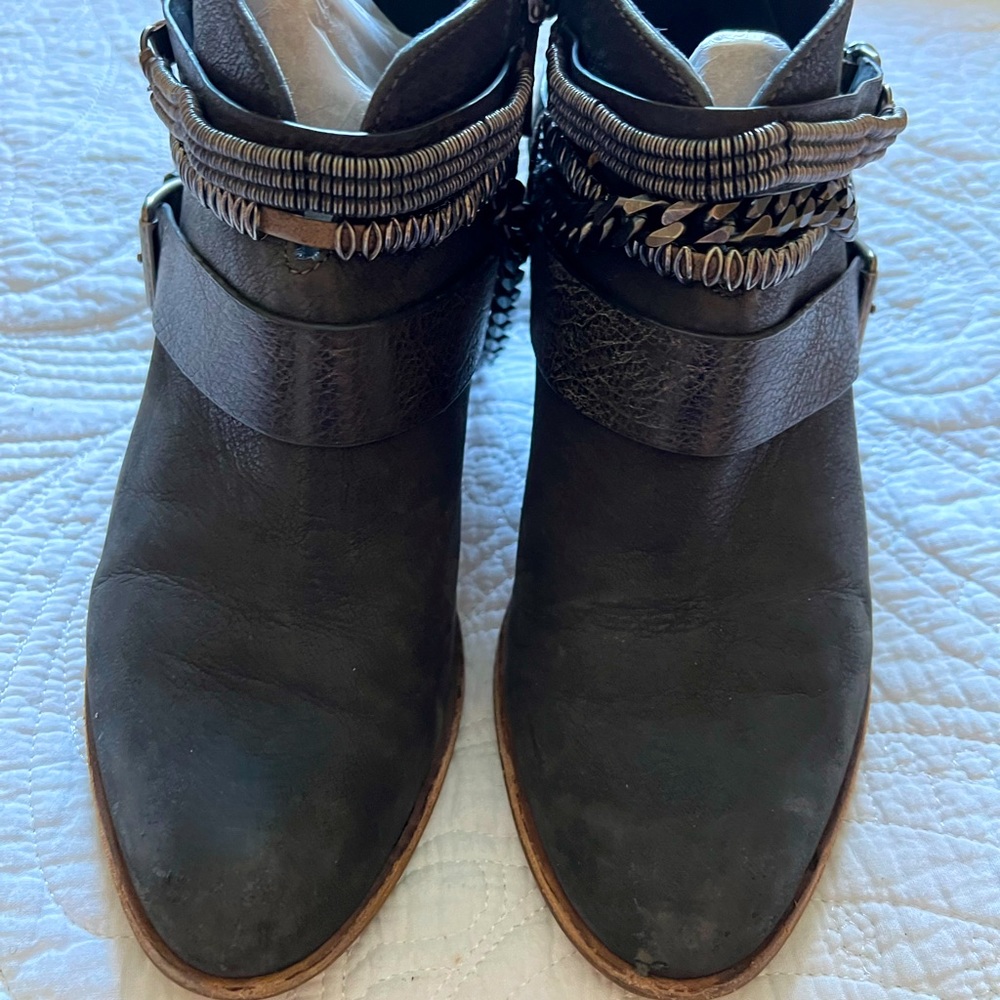 Dolce Vita yazmin Bootie size 8.5